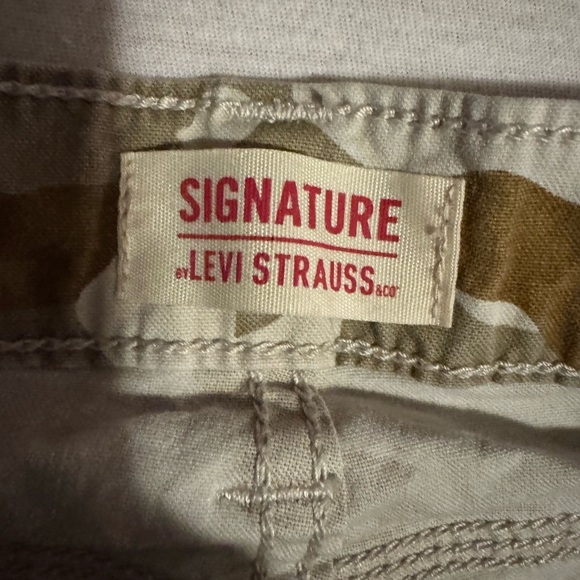 Levi's Green and Tan Cargo Shorts - Picture 2 of 8